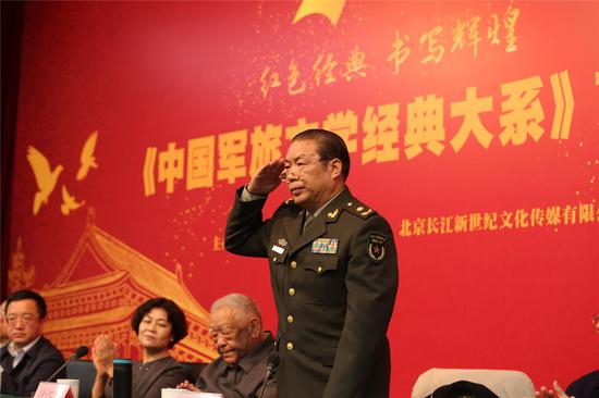 原解放军艺术学院副院长、军事文学委员会委员，《中国军旅文学经典大系》执行主编 朱向前