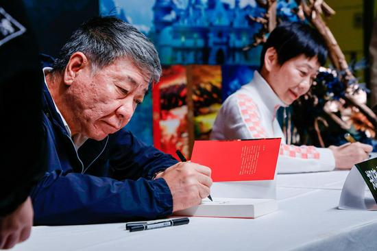 导演郑晓龙到场助阵