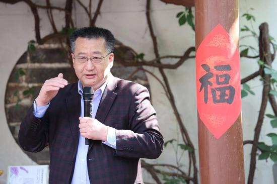 崔岱远对院子里那些陪伴他长大的花鸟鱼虫有着独特的理解