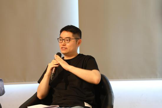 严飞认为应以三个维度来观察美国“解体”后的变化
