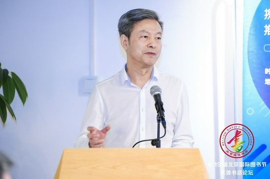 《文艺报》总编辑梁鸿鹰做主题演讲