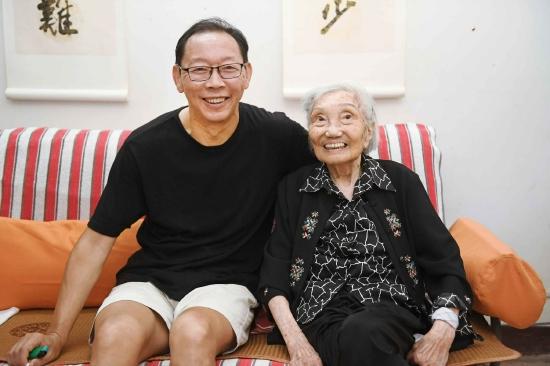 杨苡、余斌合照