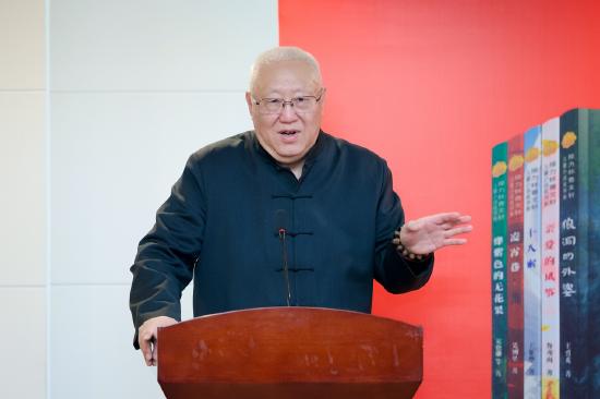 接力杯“金波幼儿文学奖”、接力杯“曹文轩儿童小说奖”评委会主任高洪波