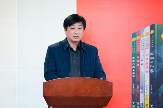 广西出版传媒集团副总经理施伟文