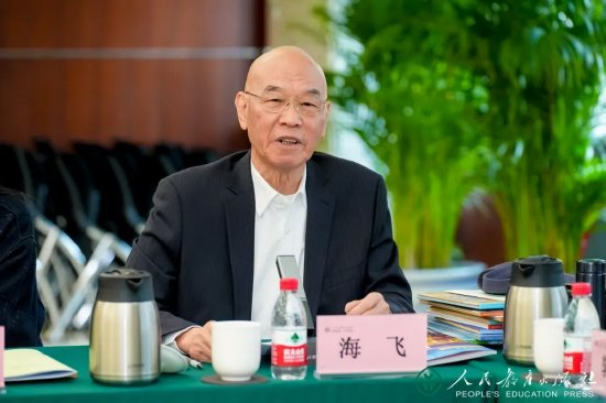 国际儿童读物联盟中国分会原主席、中国少年儿童新闻出版总社原社长兼总编辑海飞