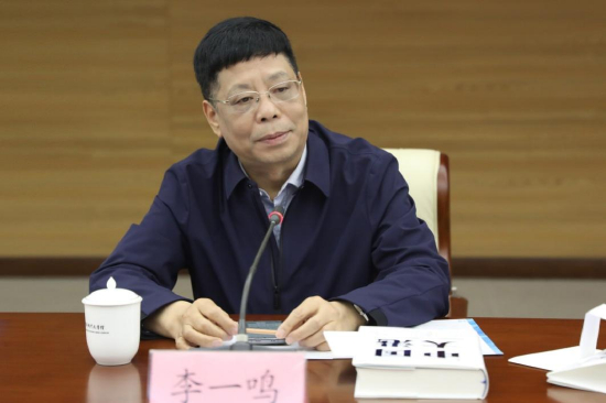 中国作家协会党组成员、书记处书记李一鸣