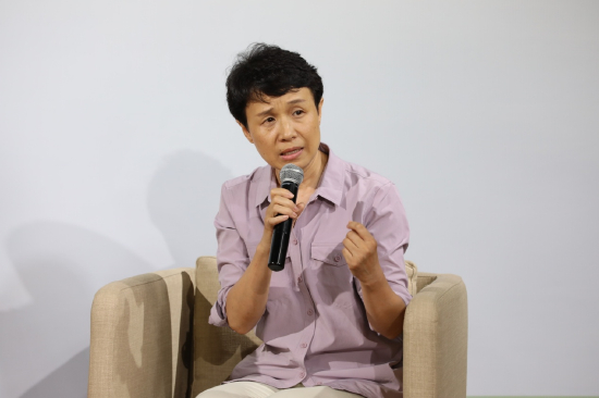 央视《梁思成林徽因》纪录片总编导胡劲草发言