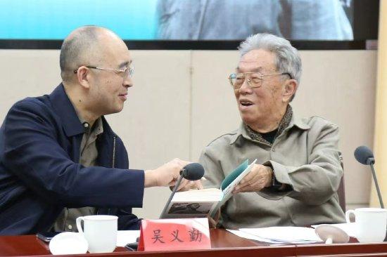 王蒙先生与吴义勤书记分享书中细节