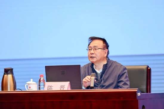 陈晋以“思想的接力”为题领读