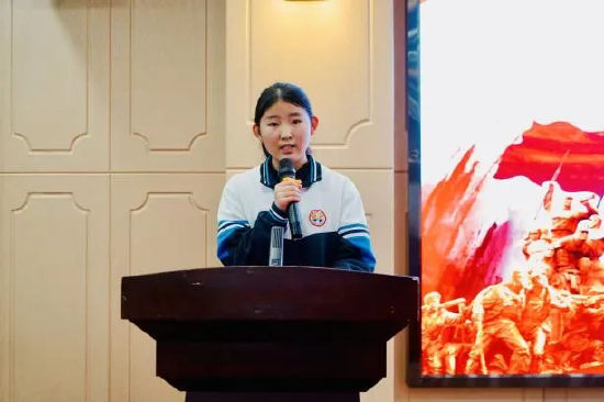 临潭三中八年级陈紫茜同学代表甘南少年发出阅读倡议