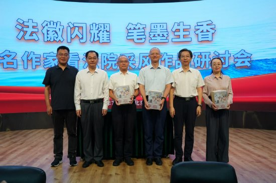 &nbsp;赠书仪式