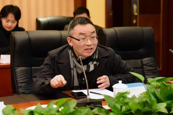 东西：一部好作品的诞生，是作家在作家心目中跃升的标志