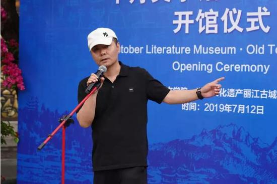 著名作家弋舟成为“十月作家居住地·丽江古城”入驻作家