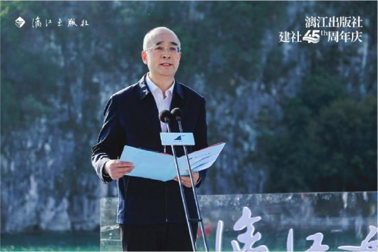 中国作家协会党组成员、副主席、书记处书记吴义勤