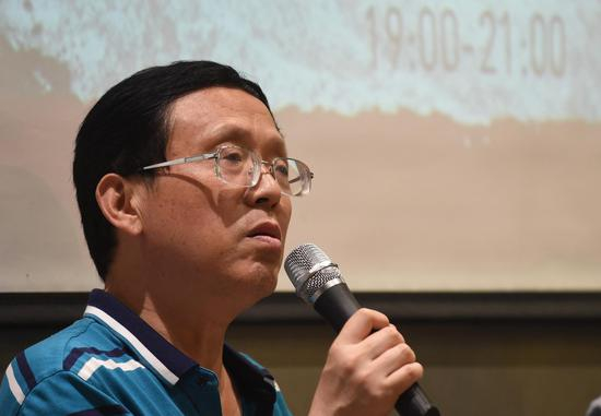 柳建伟认为，《交响乐》是一部非常值得我们读者认认真真品读，甚至要珍藏的一本书（罗晓光 摄）