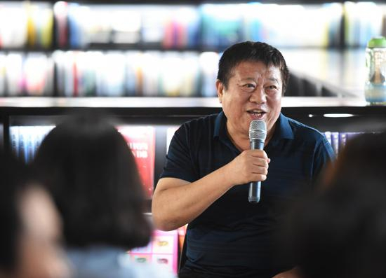 刘一达作为京味儿小说第四代传承人迄今写了1800万字的作品（摄影：罗晓光）