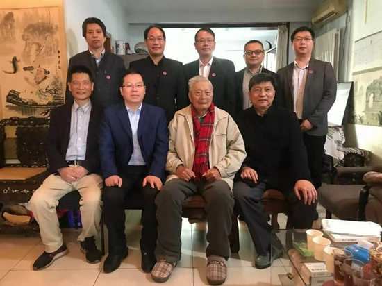 贺祖斌校长一行人专程看望杨子才先生