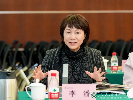 中央电视台科教频道主持人李潘