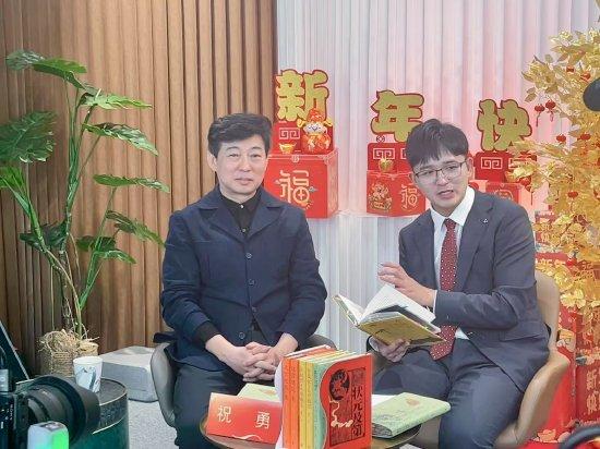 祝勇(左)“微观故宫系列”新作出版