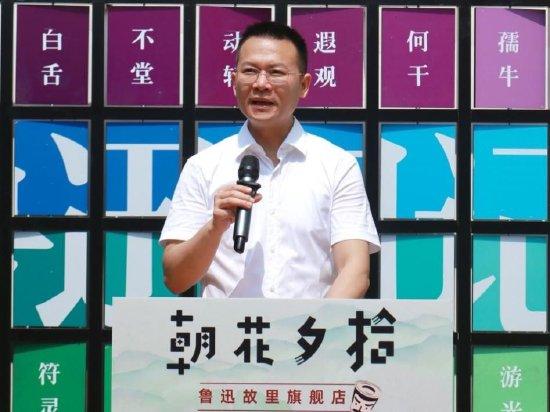 (人民文学出版社总编辑、党委副书记吴良柱)