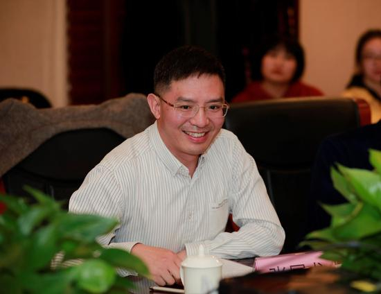 北京师范大学文学院教授、儿童文学作家张国龙发言