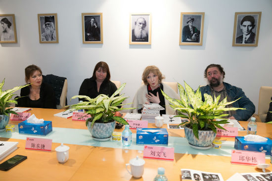 参加“中俄十月文学论坛”的俄罗斯作家们