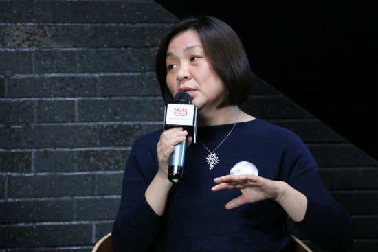 梁鸿说父亲的去世令她心里慢慢生长出一个叫做“梁光正”的老年男性形象