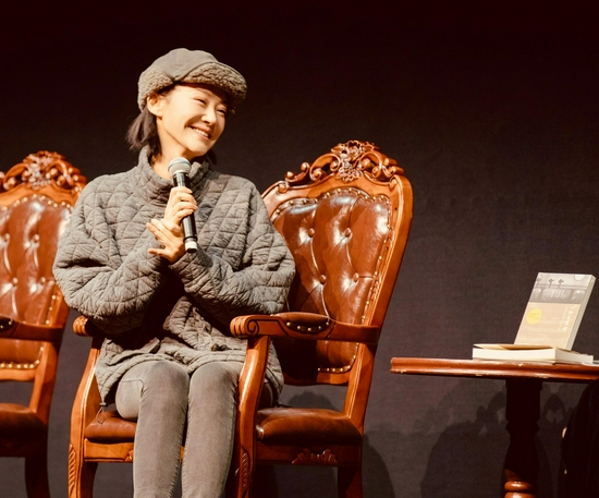 许晴形容戏剧带来的感觉是“共振，身脑心的共振”