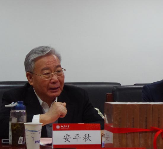 全国高等院校古籍整理研究工作委员会主任、北京大学中文系教授安平秋