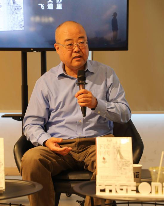 刘苏里认为，美国的问题具有普遍性