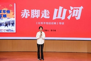 图为清华大学学生李子禾做主题演讲
