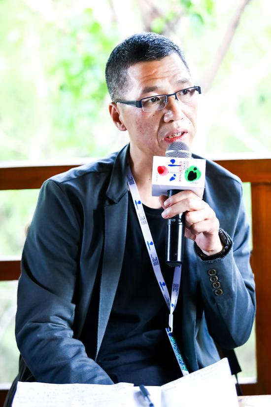 导师斯继东在写作工作坊·媒体开放日活动现场