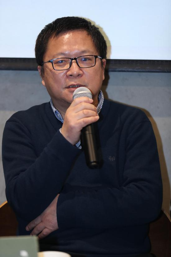 李少君认为，林森的《岛》代表了他小说创作的一个成熟