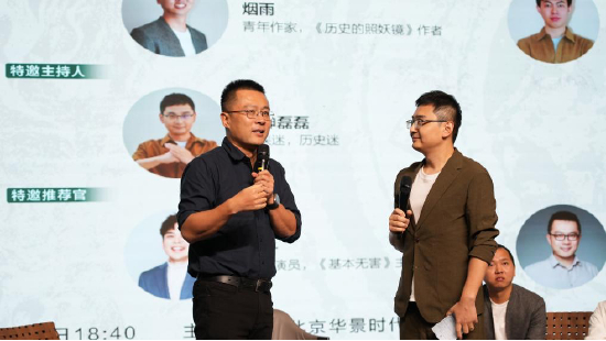 馒头大师（张玮）（左一）、六神磊磊（王晓磊）（左二）