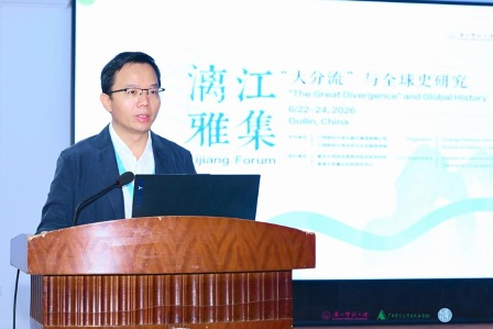 汤文辉主持会议