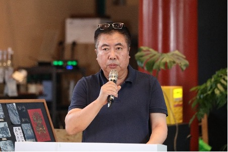 中国出版集团党组成员，人民文学出版社执行董事、社长臧永清