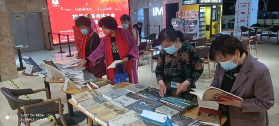 雨枫书馆的夜晚