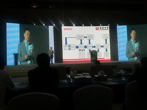 图 2018年10月徐孝雅在杭州谈精准创业