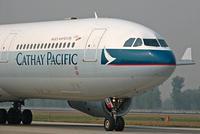国泰航空发言人:一名飞行员已离职