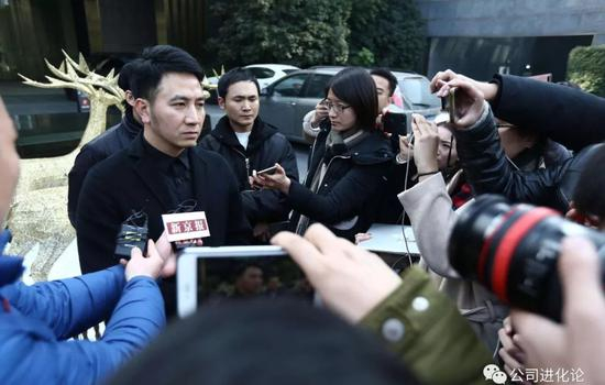 纵火案发后，受害人家属林生斌接受媒体采访