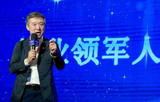 中国人像摄影学会主席闫太昌在“儿童摄影行业领军人物《与成功同行》经典对话”活动讲话