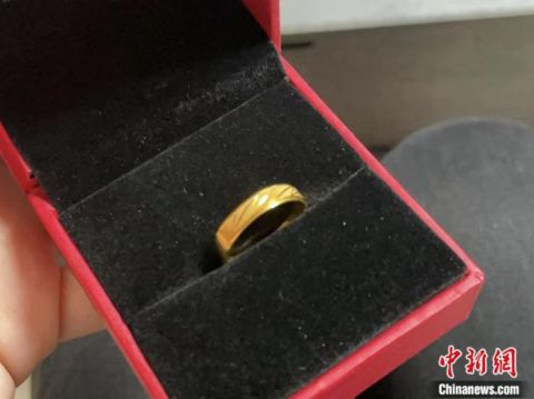  消费者“双11”购买的金戒指。 受访者供图