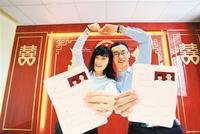 结婚率再创新低 年轻人不结婚是因为“穷”吗?