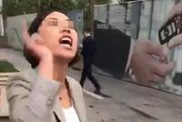 视频|宝马姐怒怼维权者:邯郸宝马店是随便堵门的不