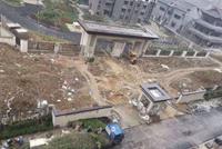 合肥滨湖集团限价项目交房前围墙变铁丝网 惹恼业主