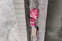 墙一敲就碎!新房验收墙内塞满牛奶盒 住建部门介入
