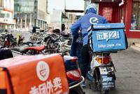 劳动力群体大转移:近4成新增外卖骑手来自工人