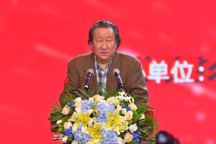 中国美术家协会副主席杨晓阳发言
