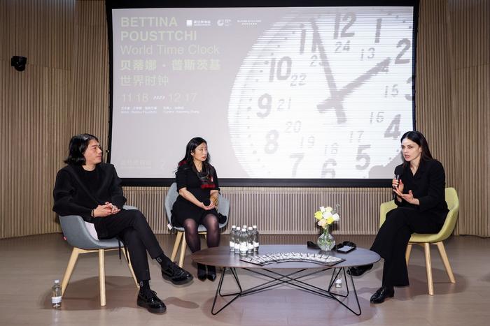 媒体发布会 左:震旦博物馆 执行长黄圣智 中:策展人 张晓明 右:艺术家 贝蒂娜•普斯茨基