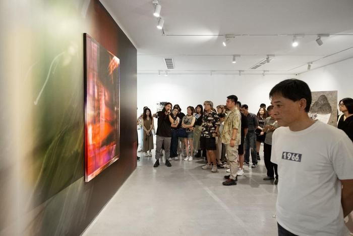 图中使用艺术家肖像无恶意,致敬艺术家安迪·沃霍尔。